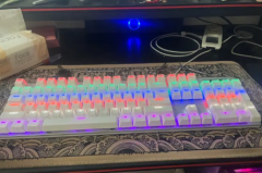 二手台式电脑，几百块卖了，包含所有东西